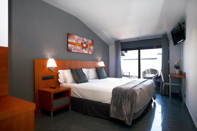Deluxe Double Room image 4