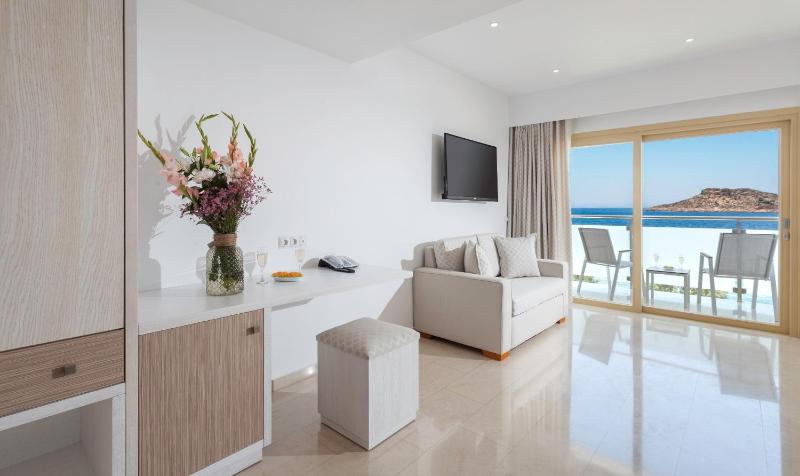 Superior Suite with Sea View image 1