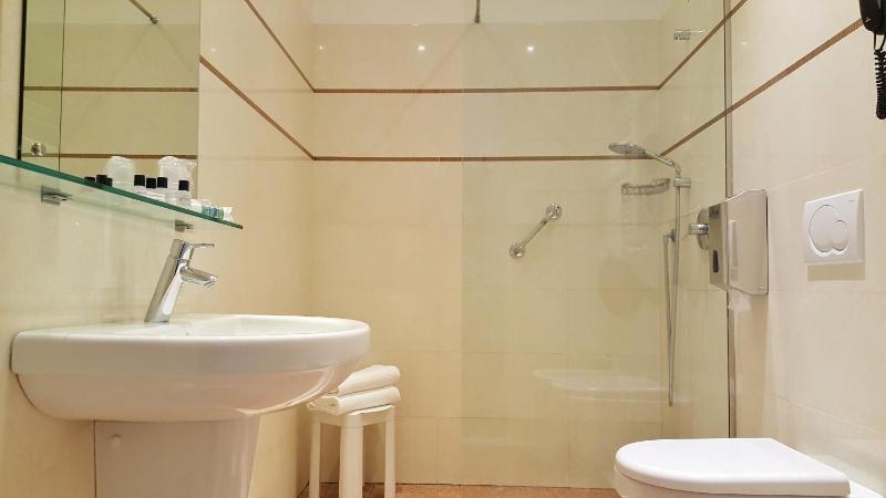 Triple Room image 2