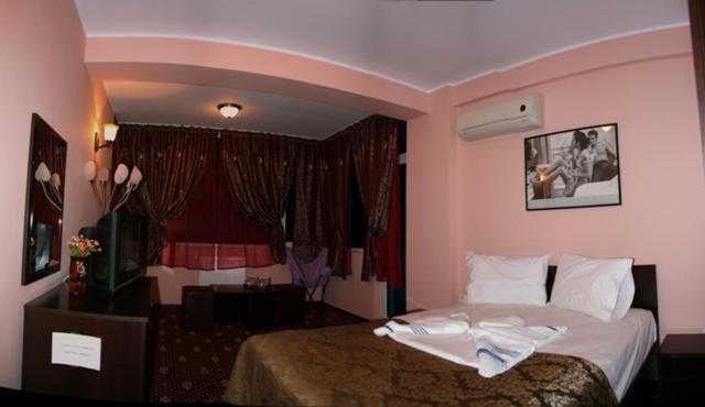 Two-Bedroom Suite image 2