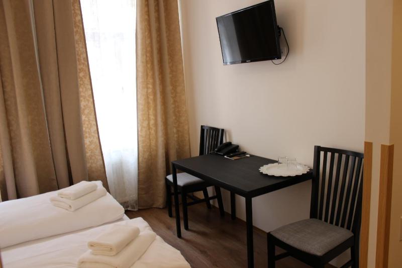 Double or Twin Room image 4