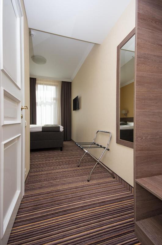 Single Room image 4