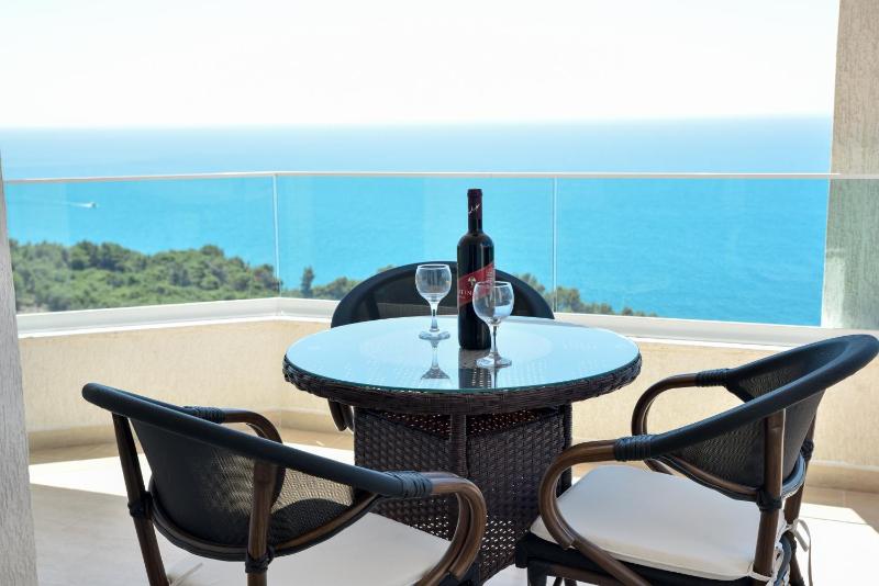 Apartment with Sea View image 2