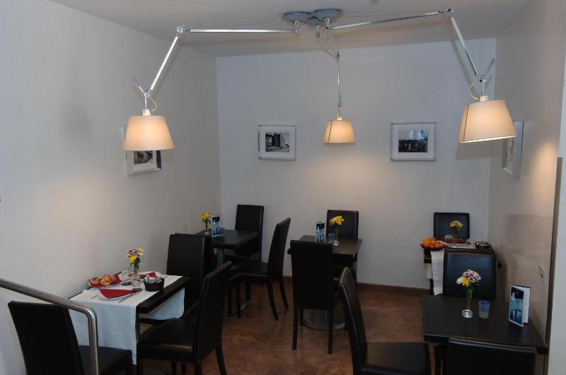Ucciardhome Hotel - image 9