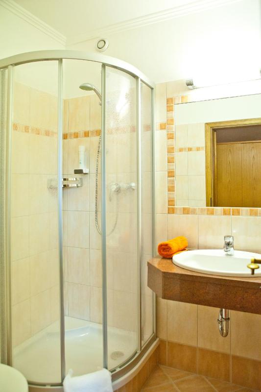 Comfort Triple Room with Balcony image 4