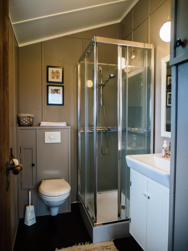 Triple Room with Bathroom image 2
