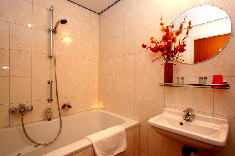 Triple Room with Canal View image 2