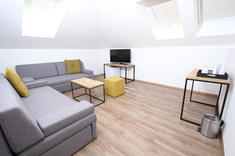 Family Room image 2