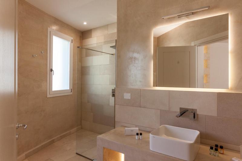 Junior Suite with Patio image 4