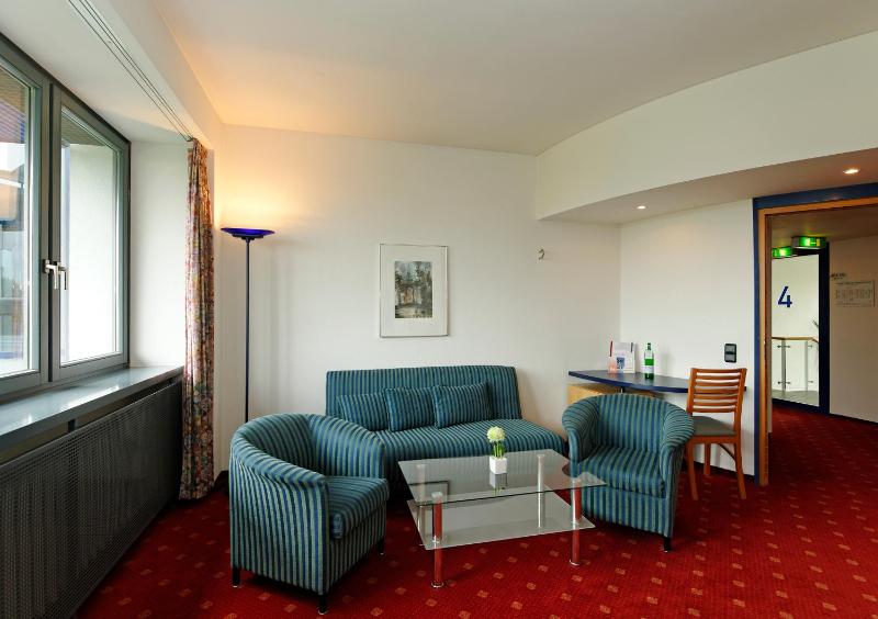 Single Room image 3