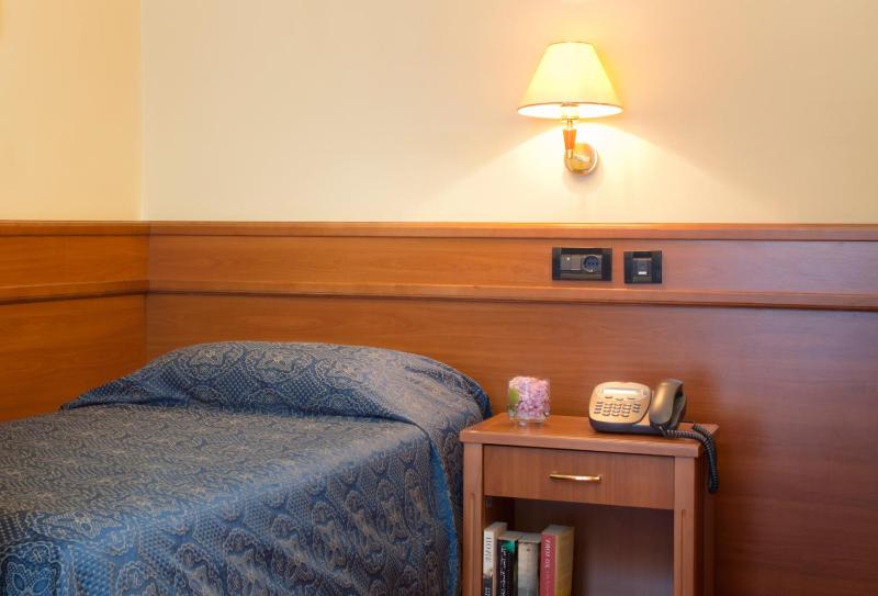 Single Room image 4