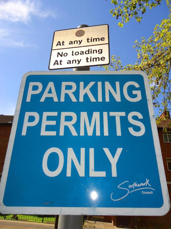 Single Room with Shared Bathroom image 3