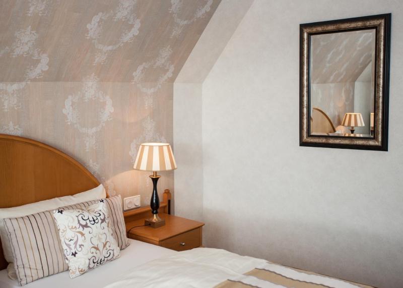 Large Single Room image 2