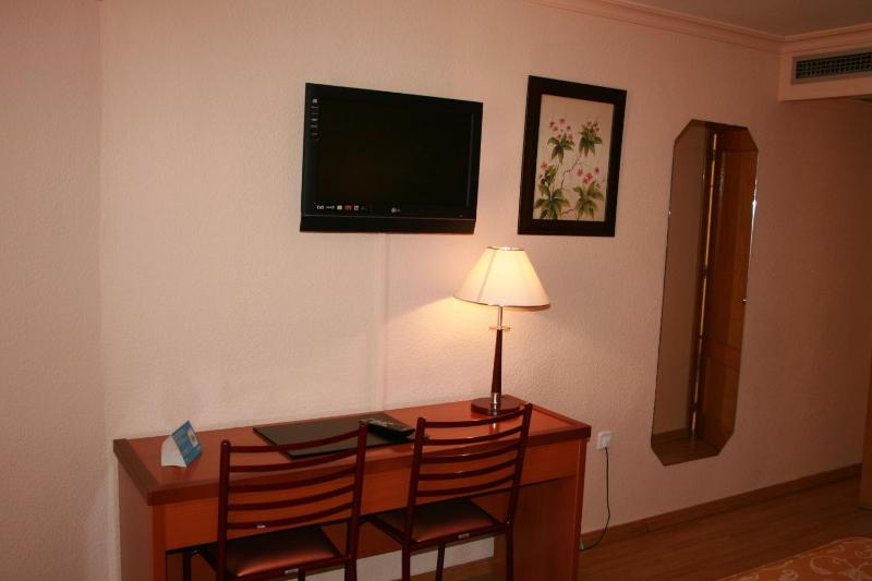 Double or Twin Room image 3