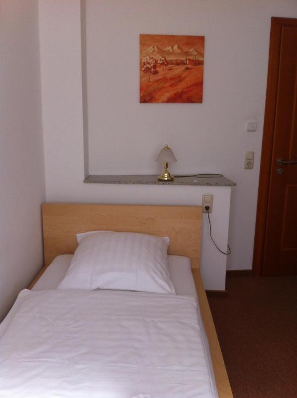 Single Room image 3