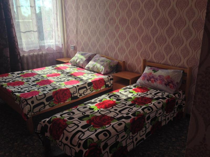 Economy Triple Room image 2