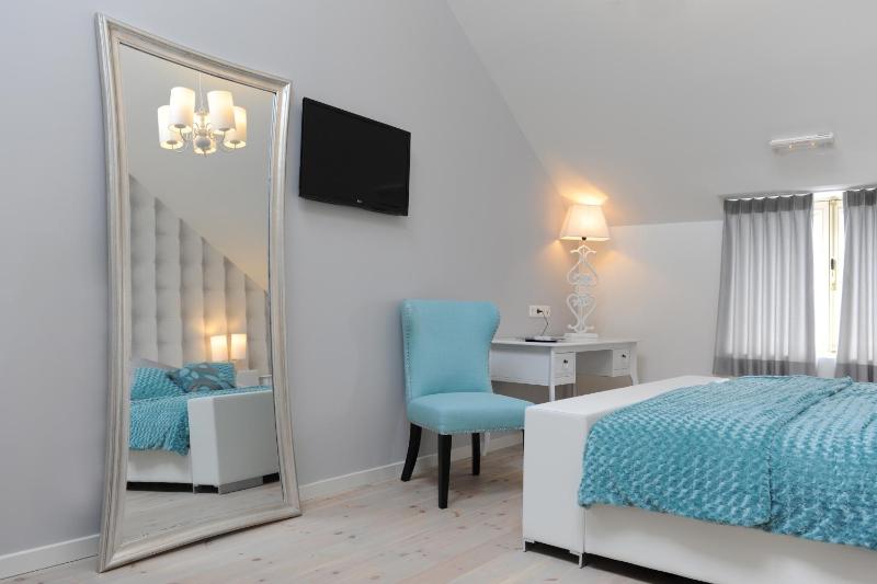 Deluxe Double Room image 2