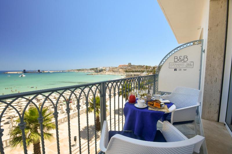 Deluxe Double Room with Balcony and Sea View image 1