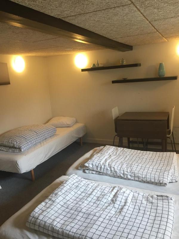 Triple Room with Shared Bathroom image 4