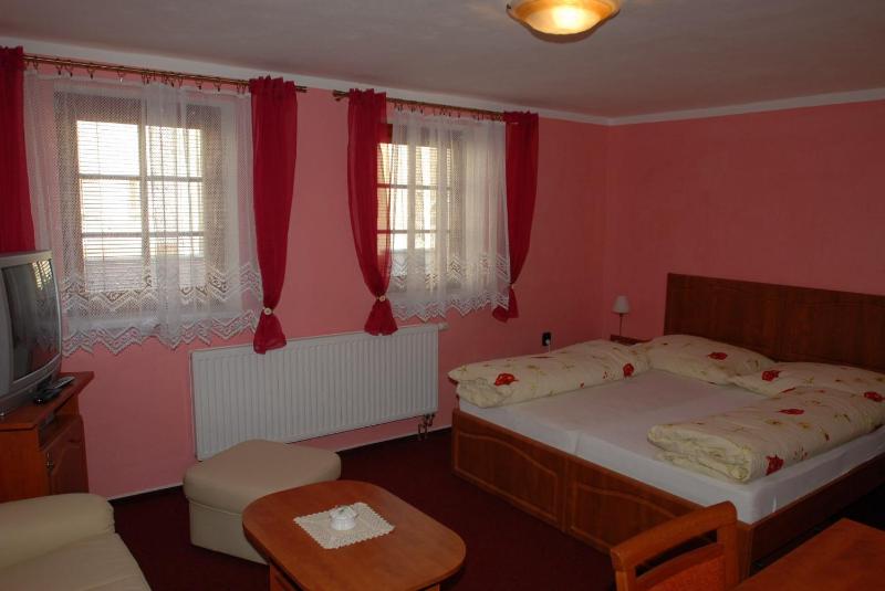 Double or Twin Room image 2