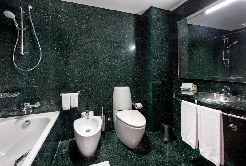 Single Room image 3