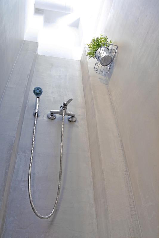 One-Bedroom Apartment image 4