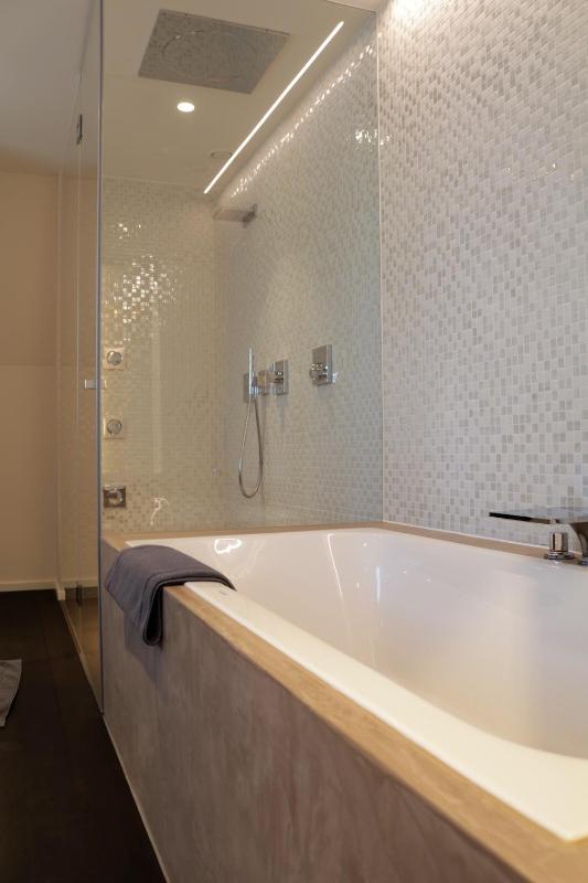 Deluxe Suite 1 King Bed image 3