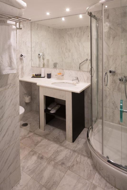 Double or Twin Room with Balcony image 3