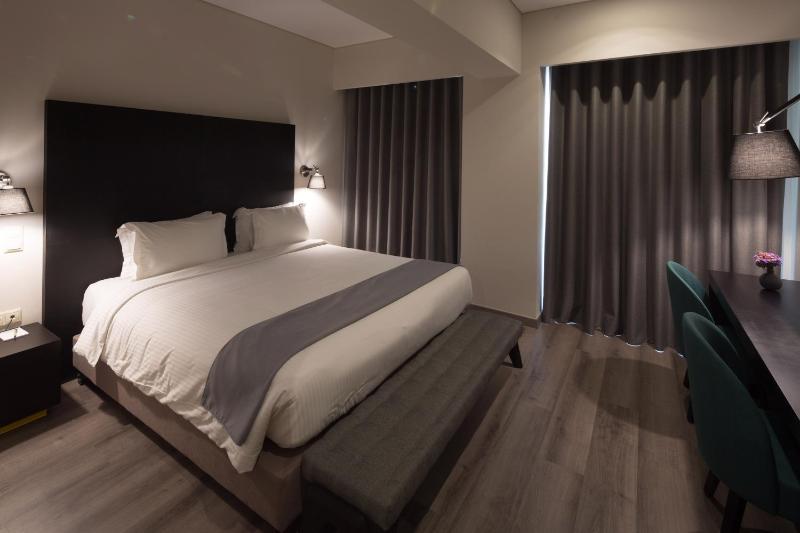 Double or Twin Room with Balcony image 4