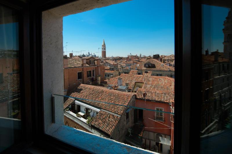 Deluxe Double Room image 4