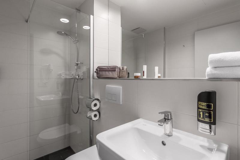 Double Room image 2