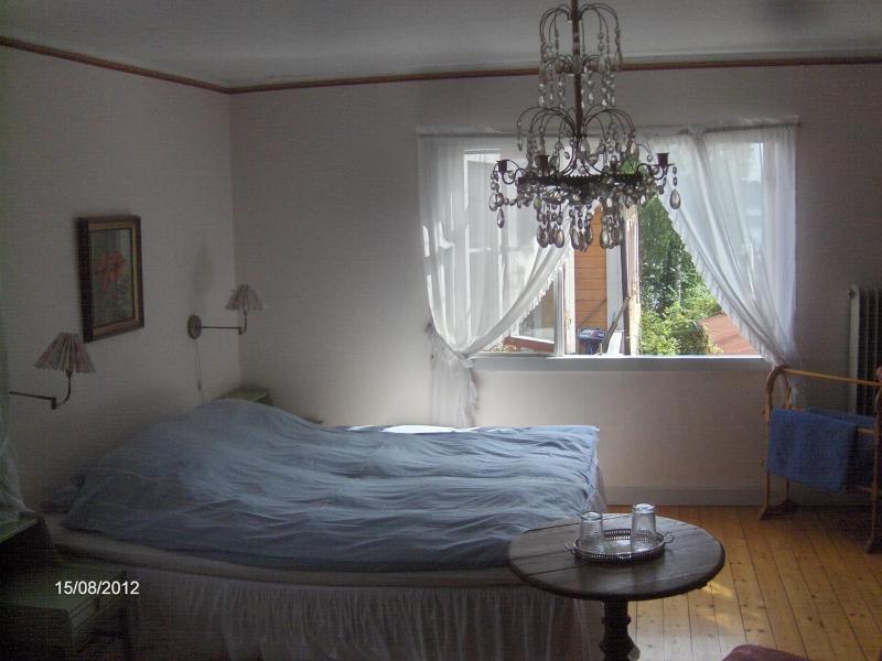 Double Room with Shared Bathroom - Annex image 3