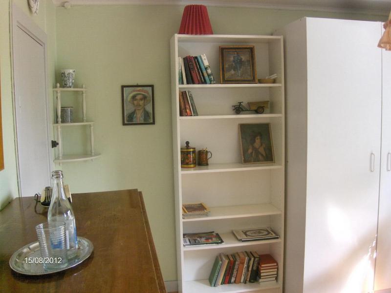 Single Room with Shared Bathroom - Annex image 4