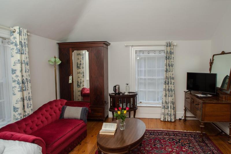 Superior Triple Room image 3