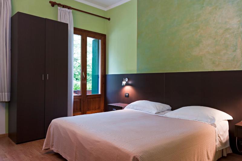 Economy Double Room image 3