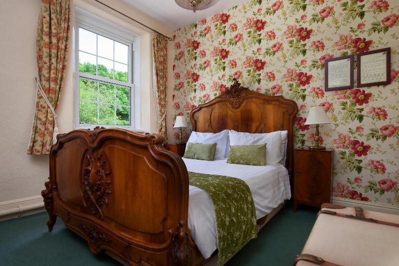 Small Double Room image 3