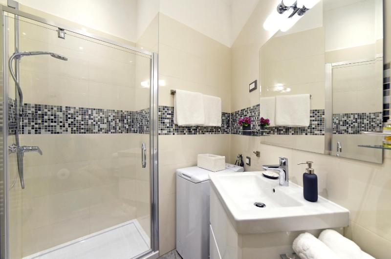 Studio Apartment image 4