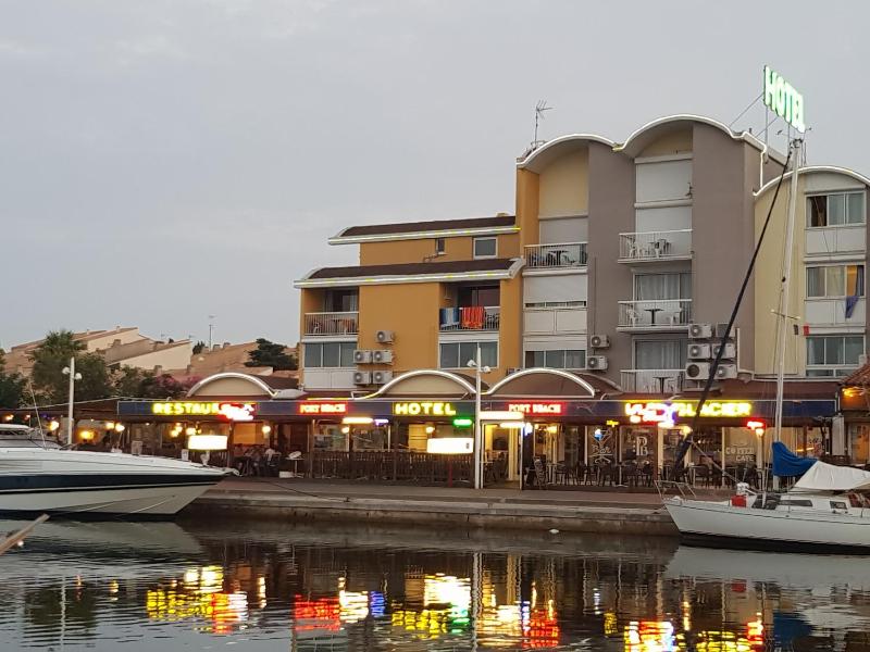 Hôtel Port Beach - image 38