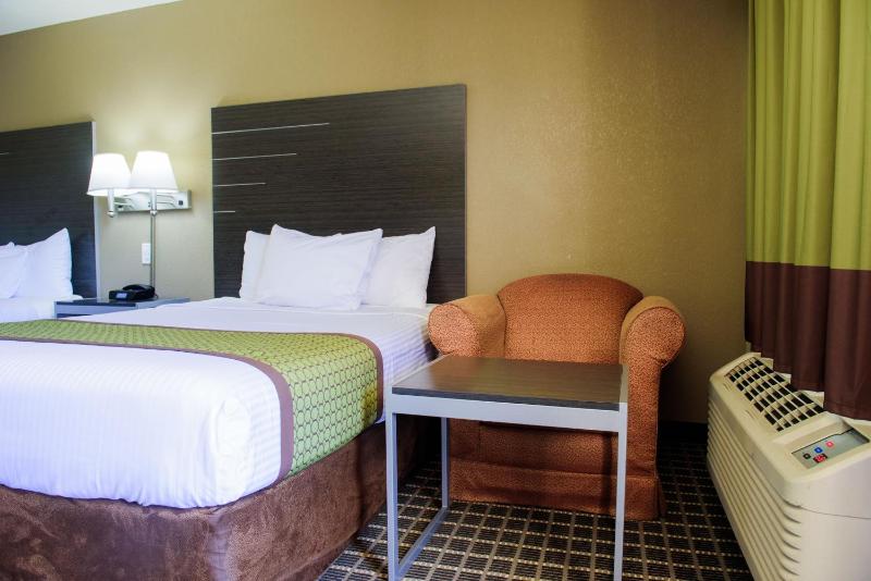 Queen Room with Two Queen Beds - Non-Smoking image 3