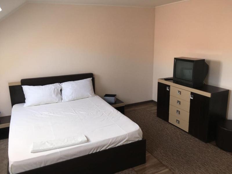 Deluxe Double Room image 2