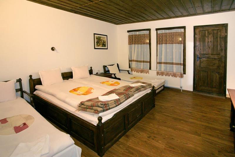 Deluxe Double Room with Bath image 2