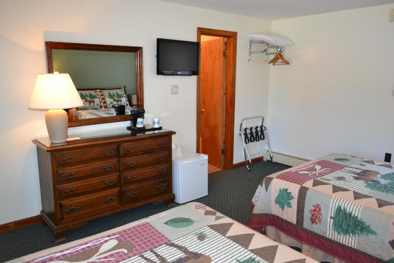 Standard Double Room with Two Double Beds image 2