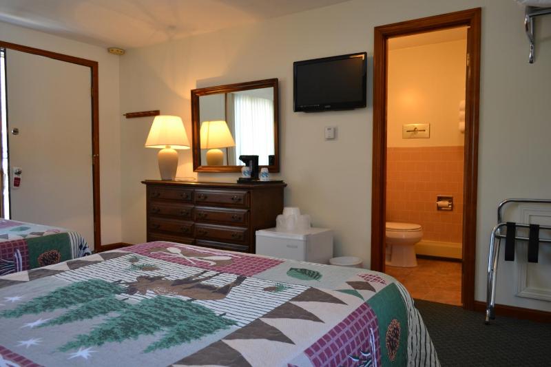 Standard Double Room with Two Double Beds image 3