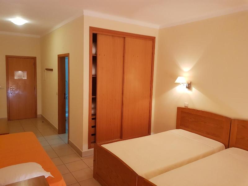 Triple Room with Balcony image 4