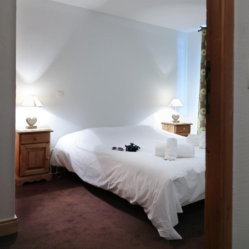 One-Bedroom Apartment with Cabin Comfort (4-6 Persons) image 2