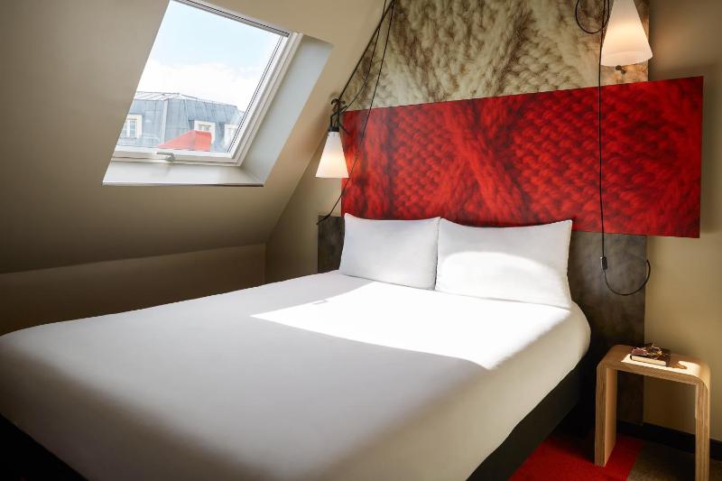 Standard Double Room image 2