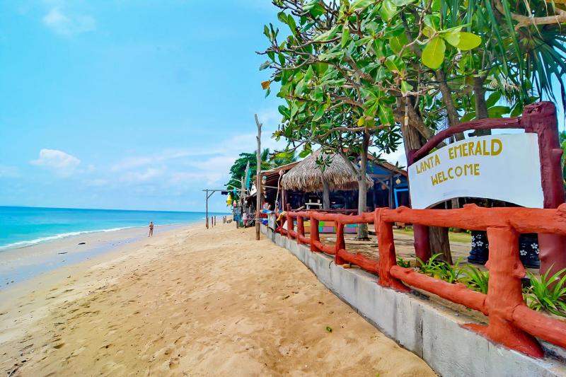 Lanta Emerald Bungalow - image 11