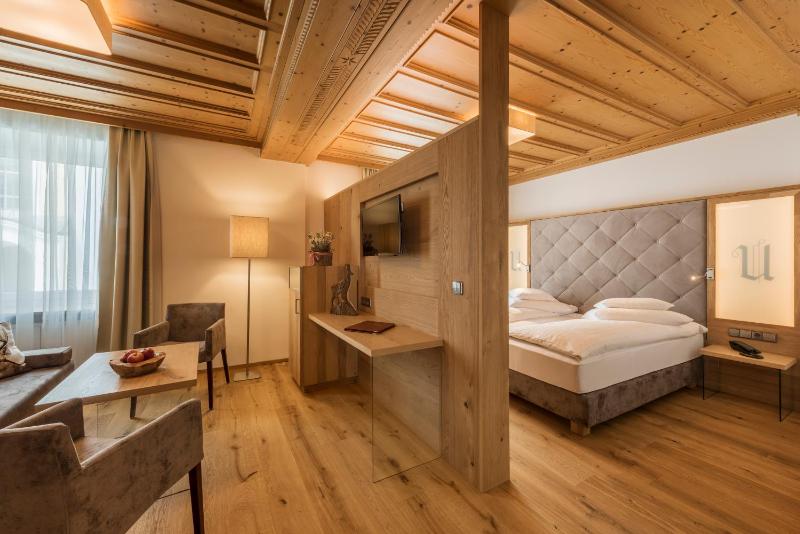 Superior Double Room image 3