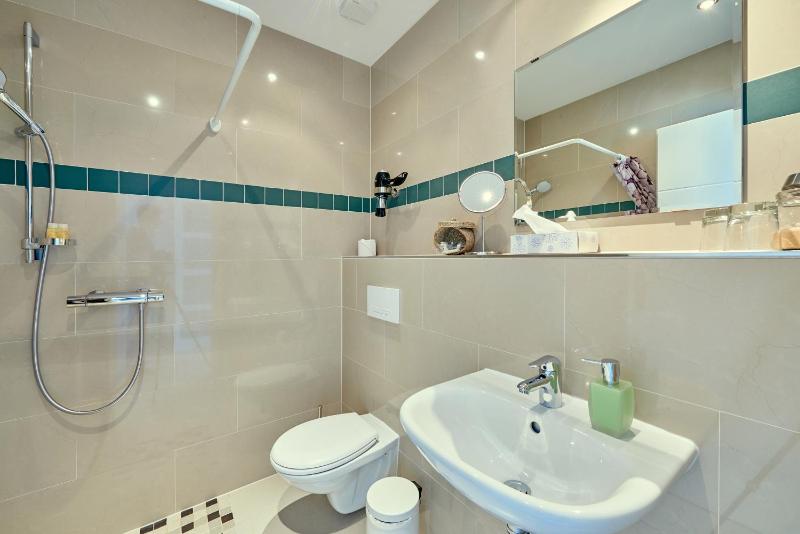 Double Room image 4