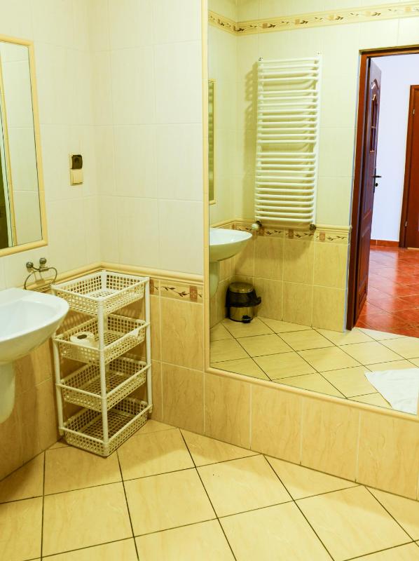 Deluxe Suite with Balcony image 2